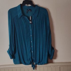 New Directions Petite Button Up Shirt